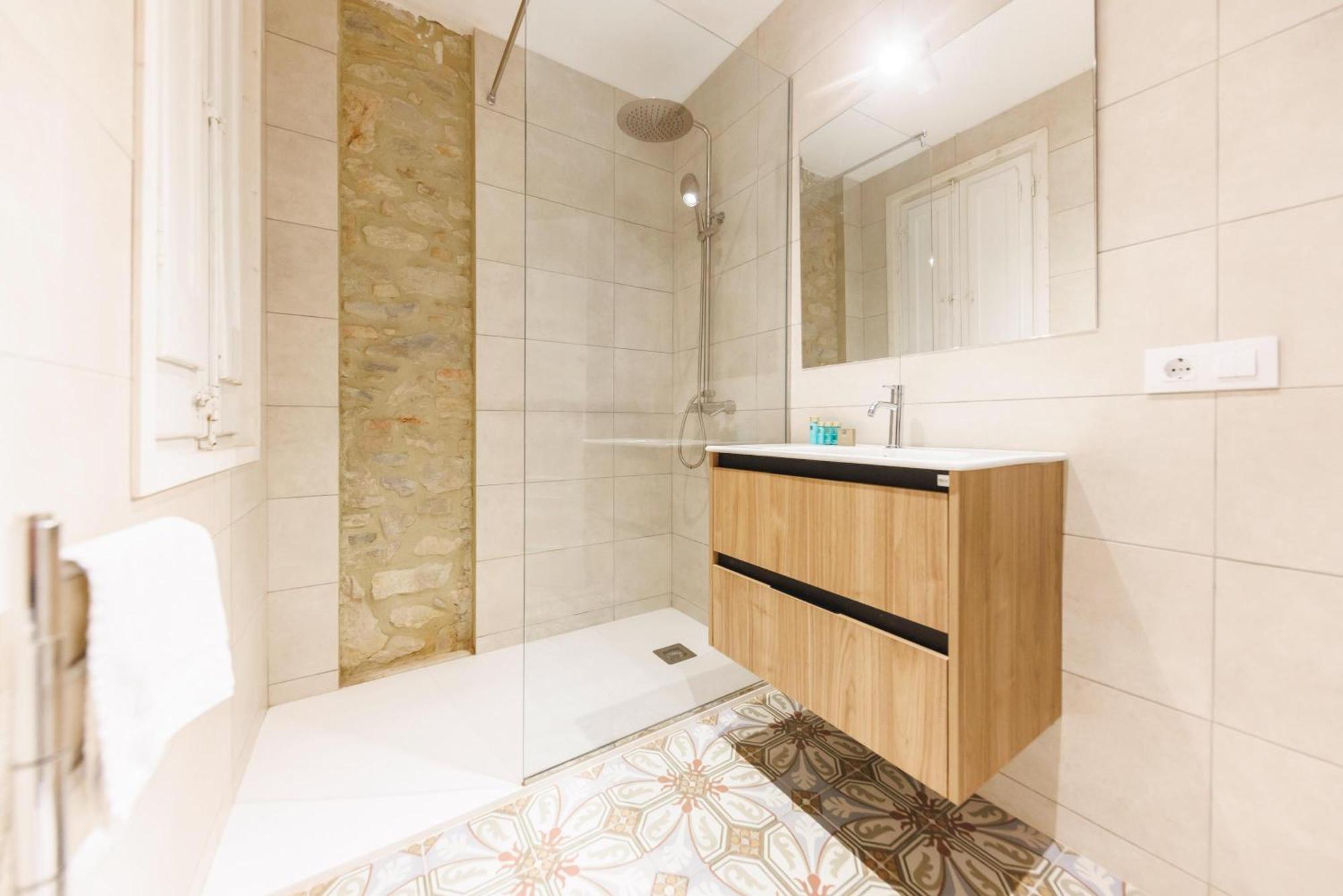 Bravissimo El Lleo, Bright 4-Bedroom Apartment Жирона Экстерьер фото